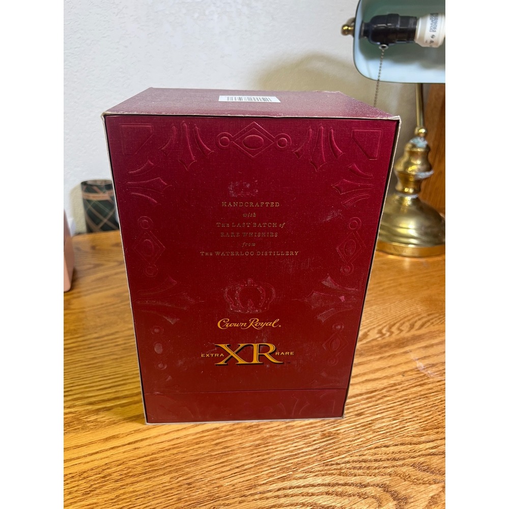Crown Royal XR Extra Rare Waterloo Empty 750ml Bottle with Presentation Box Stop